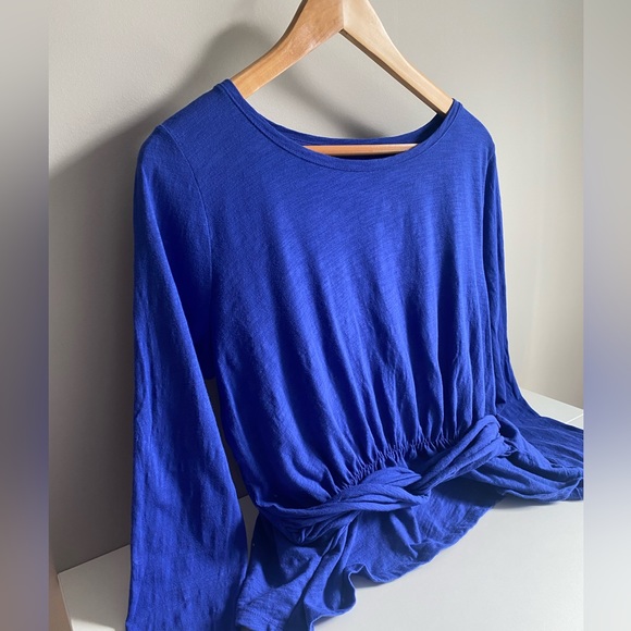 Anthropologie (Pilcro) long sleeved tshirt with front peplum and twist detail - Picture 4 of 6